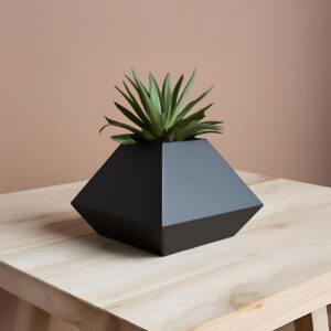 6885744057_kashpo-geo-black.jpg Кашпо Geo Black — мінімалізм у чистому вигляді геометричний мінімалізм для сучасного інтер’єру декоративне Кашпо з гранями