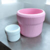 6885758044_kashpo-ribbed-.jpg Кашпо Ribbed — ніжність і стиль у кожній лінії дизайнерський акцент у кімнаті Декоративне кашпо