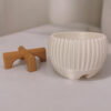 6891045753_tsvetochnyj-gorshok-na.jpg Квітковий горщик на ніжках Ribbed Bowl — фактурне кашпо для рослин, сукулентів, орхідей, фікусів і сучасного інтер’єру