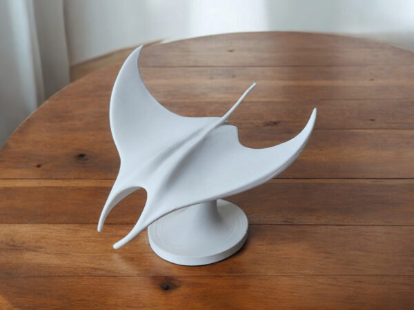 6911457731_sovremennaya-art-skulptura-iz.jpg Декоративна статуетка ската Manta Ray — морська арт-фігура для дому, офісу, кав’ярні, фотозони та подарунка
