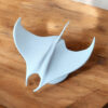 6911457739_sovremennaya-art-skulptura-iz.jpg Декоративна статуетка ската Manta Ray — морська арт-фігура для дому, офісу, кав’ярні, фотозони та подарунка
