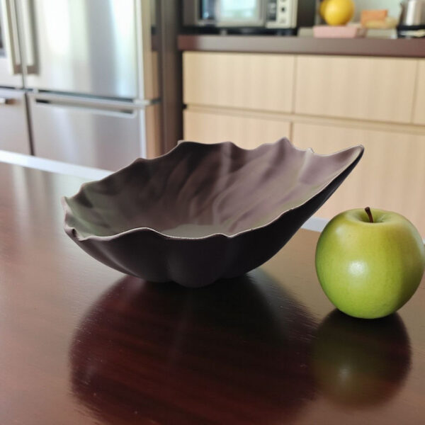 6914377865_sovremennaya-chasha-v.jpg Декоративна миска у формі листка Leaf Bowl — хвиляста чаша для декору, фруктів, свічок, прикрас, фотозони та сучасного інтер’єру