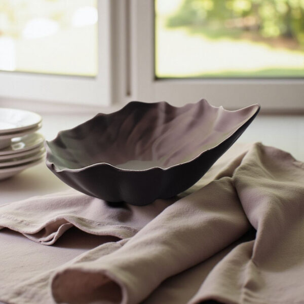 6914377868_sovremennaya-chasha-v.jpg Декоративна миска у формі листка Leaf Bowl — хвиляста чаша для декору, фруктів, свічок, прикрас, фотозони та сучасного інтер’єру