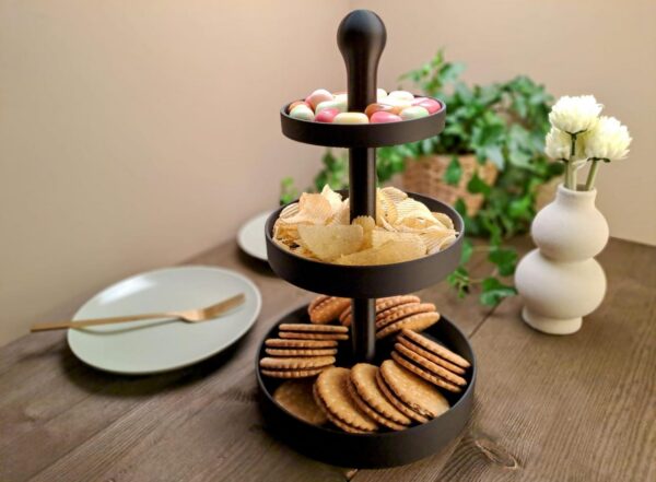 7002531051_trehurovnevaya-servirovochnaya-etazherka.jpg Трирівнева етажерка для сервірування Table Treat Tower — багатоярусна підставка для закусок, печива, солодощів, фруктів та святкового столу