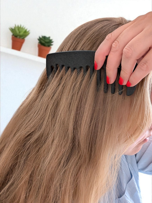 Гребінець для волосся Daily Care Comb з екологічного пластику — мінімалістичний аксесуар для щоденного догляду, ванної кімнати та подорожей
