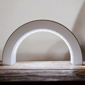 7015286203_dekorativnaya-arka-s.jpg Декоративна арка Nordic Glow Arch з екологічного пластику — мінімалістичний новорічний декор для фотозони, полиці, вітрини та святкового інтер’єру