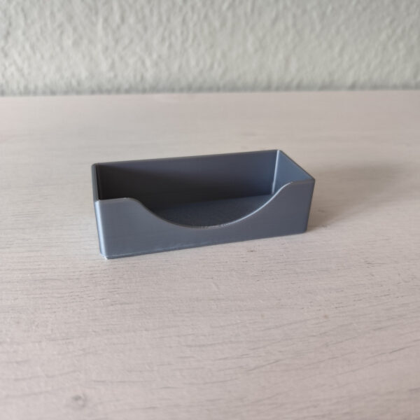 7032415666_dizajnerskij-derzhatel-dlya.jpg Card Arc Stand — настільний тримач для візиток на офісний стіл, ресепшн та салон