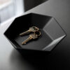 7124631652_dekorativnaya-shestiugolnaya-tarelka.jpg Hexa Catch Tray — шестикутна тарілка-органайзер для ключів, прикрас та дрібниць