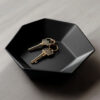 7124631653_dekorativnaya-shestiugolnaya-tarelka.jpg Hexa Catch Tray — шестикутна тарілка-органайзер для ключів, прикрас та дрібниць