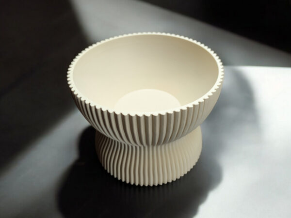 7125766933_miska-dekorativnaya-relefnaya.jpg Ribbed Elegance Bowl — декоративна миска з рельєфними лініями для фруктів, солодощів та інтер’єру