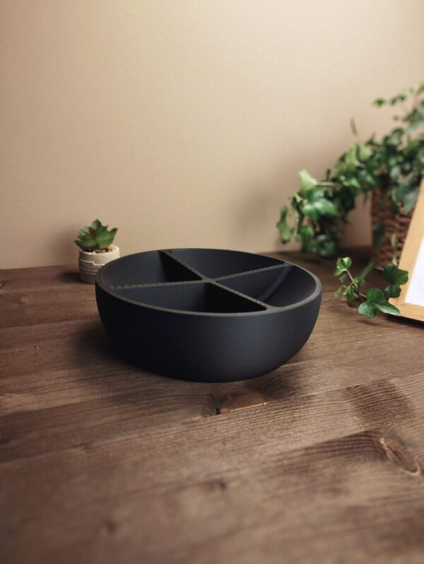 7125942517_miska-dlya-snekov.jpg Snack Divide Bowl — миска з 4 секціями для снеків, горіхів, фруктів та закусок