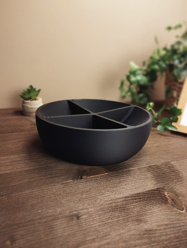 7125942522_miska-dlya-snekov.jpg Snack Divide Bowl — миска з 4 секціями для снеків, горіхів, фруктів та закусок