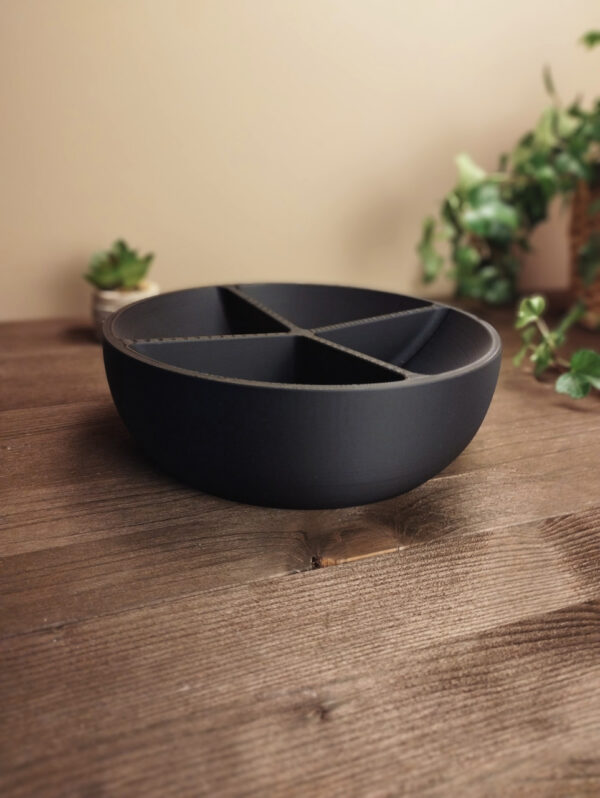 7125942560_miska-dlya-snekov.jpg Snack Divide Bowl — миска з 4 секціями для снеків, горіхів, фруктів та закусок
