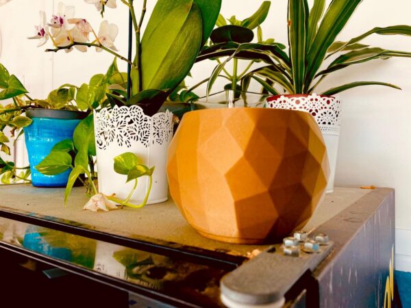 Crystal Stone — декоративне кашпо у формі кристала для орхідей, сукулентів та інтер’єру